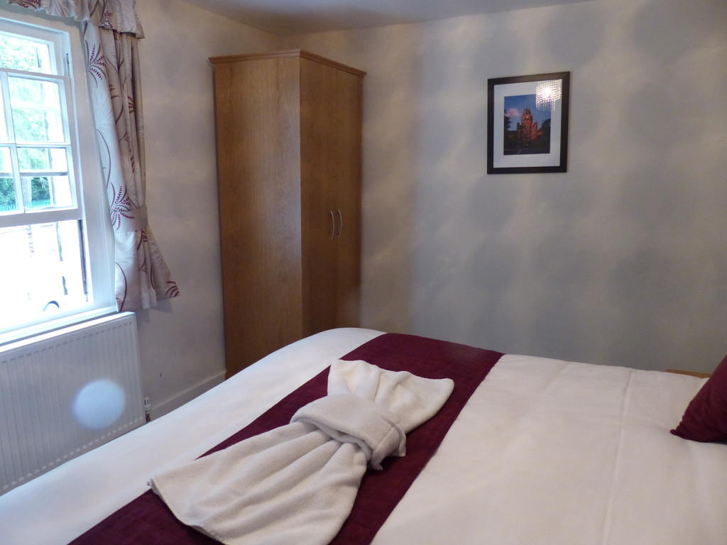 The Sun Inn Englefield Green Room photo