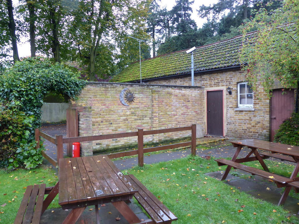 The Sun Inn Englefield Green Exterior photo